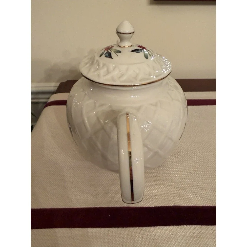 Lenox Winter Greetings Teapot Cardinal Holly Christmas Holiday